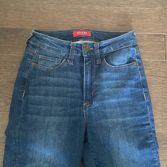 Guess Jeans Medium Dark Wash Denim fits size Small - Picture 3 of 5